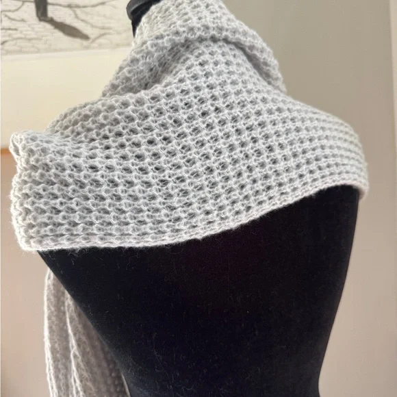NWT. MACYS SCARF WRAP Style & Co. SOFT & warm Light Gray Textured Scarf. NWT - Picture 3 of 5